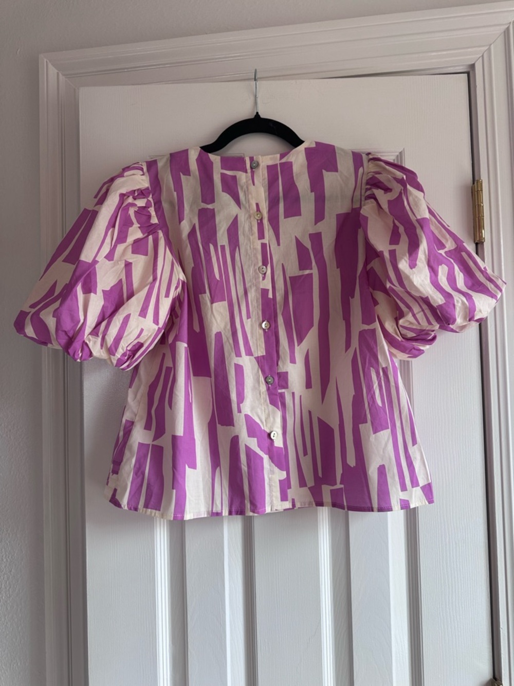 Pinch Patterned Blouse with Puff Sleeves Size Medium NWT - Picture 2 of 5